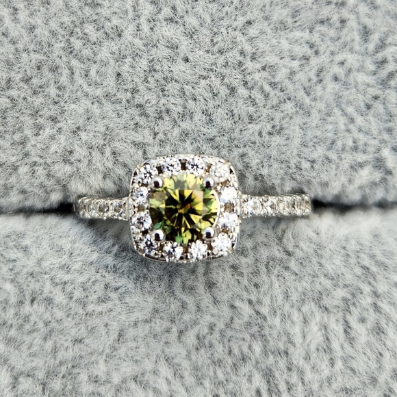 MOI|GLAM 0.5ct Peridot Moissanite Halo Ring - Picture 2 of 7